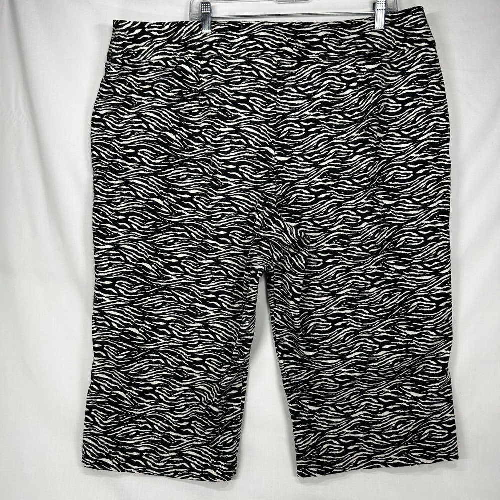 Vintage Y2K Darjoni Black White Zebra Print Knee Length Shorts Plus Size 22W